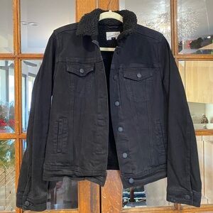 Universal Thread black fleece lined denim jacket. Women’s size small.